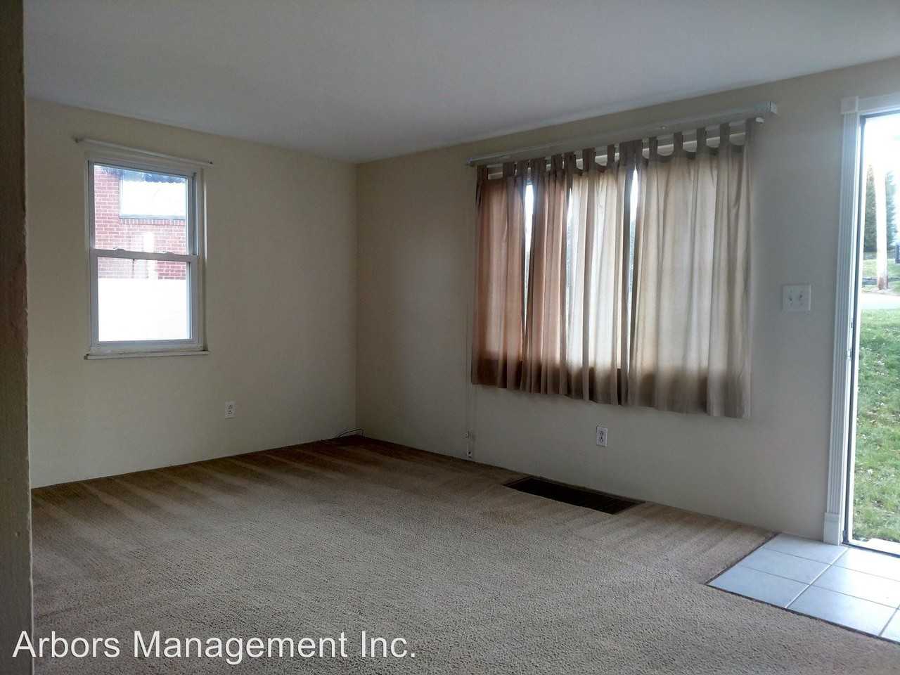 347 Center St - Photo 3 of 10