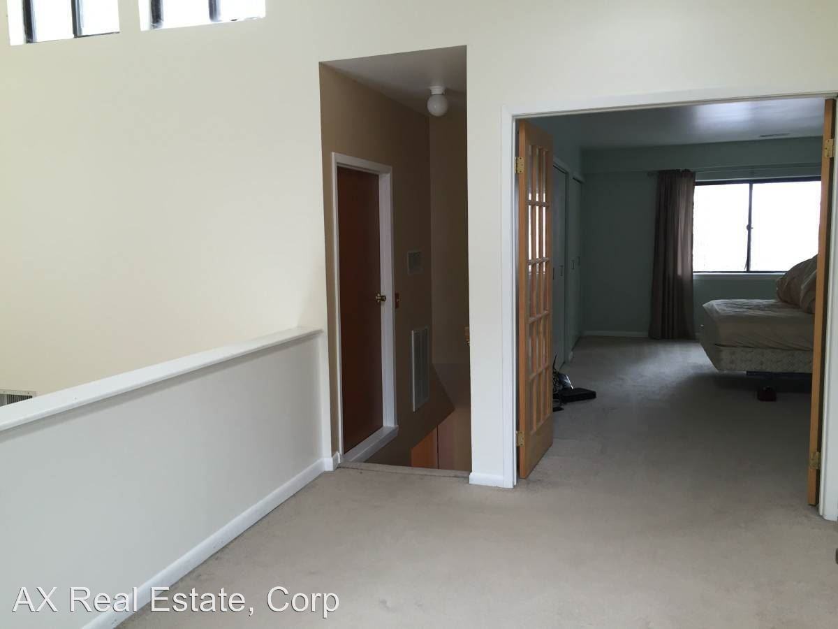 360 N Greeley Ave - Photo 3 of 10