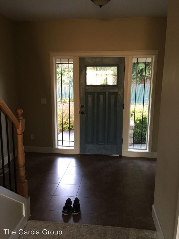 17970 SE Nature Way - Photo 2 of 30