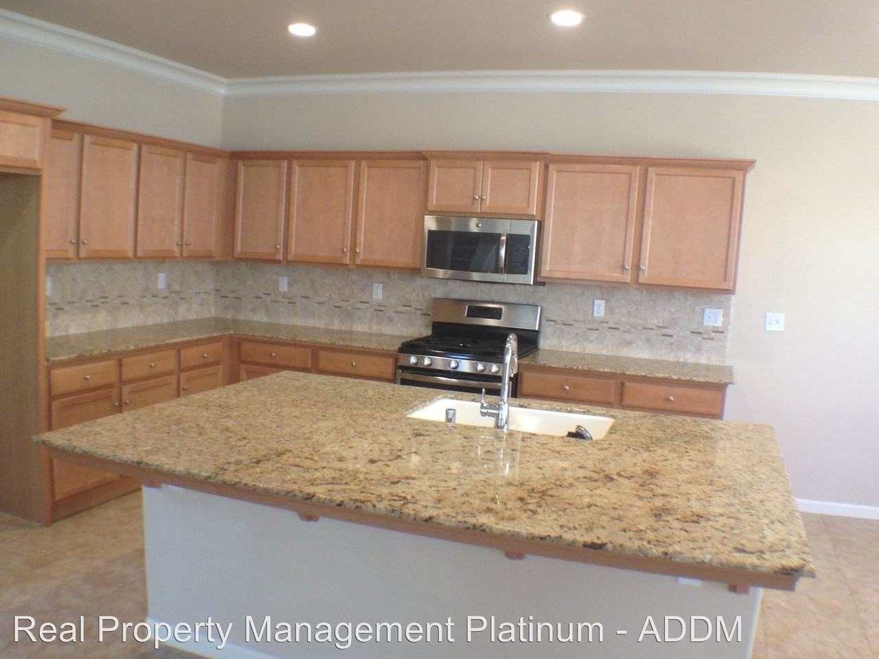 3867 Bellaire Ave - Photo 3 of 17