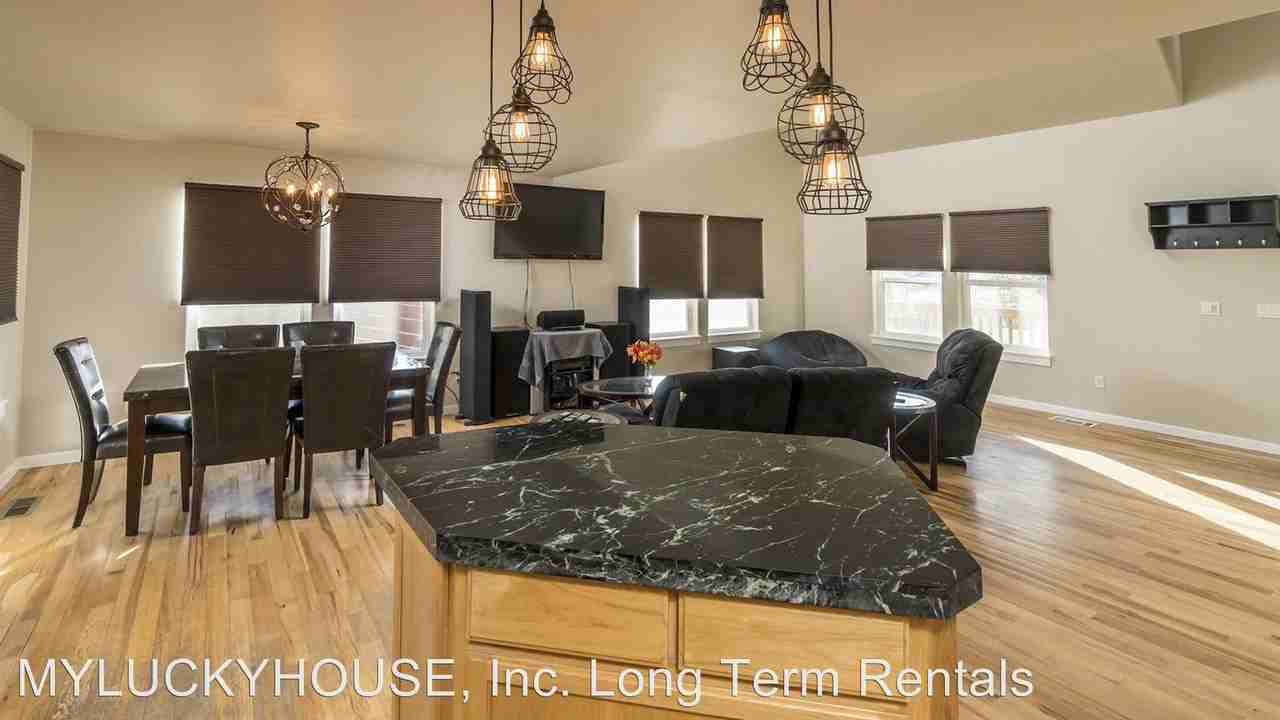 3460 NE 25th St - Photo 3 of 13