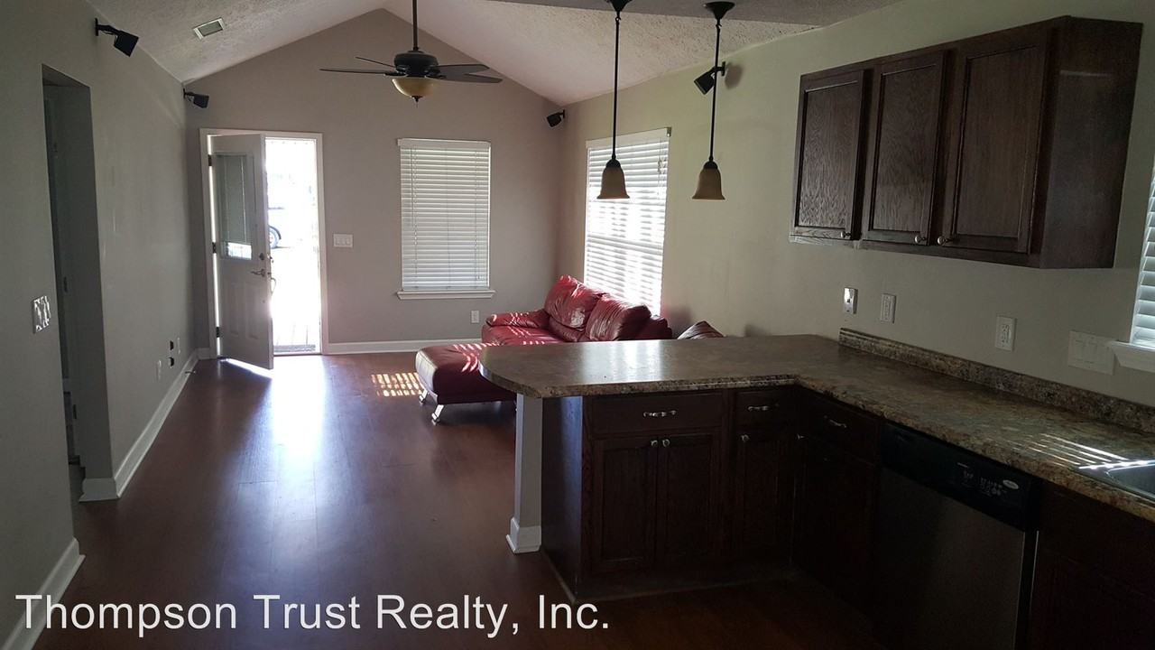 7815 Calhoun Ave - Photo 2 of 9