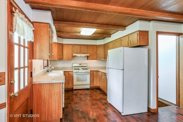 136 Park Ave - Photo 2 of 11