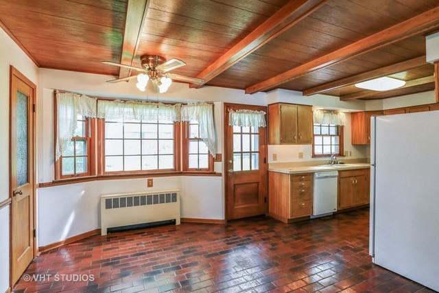 136 Park Ave - Photo 3 of 11
