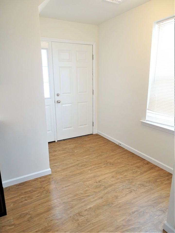 201 Erin Court - Photo 2 of 20