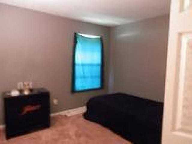 1110 SW 21st Ave - Photo 3 of 4