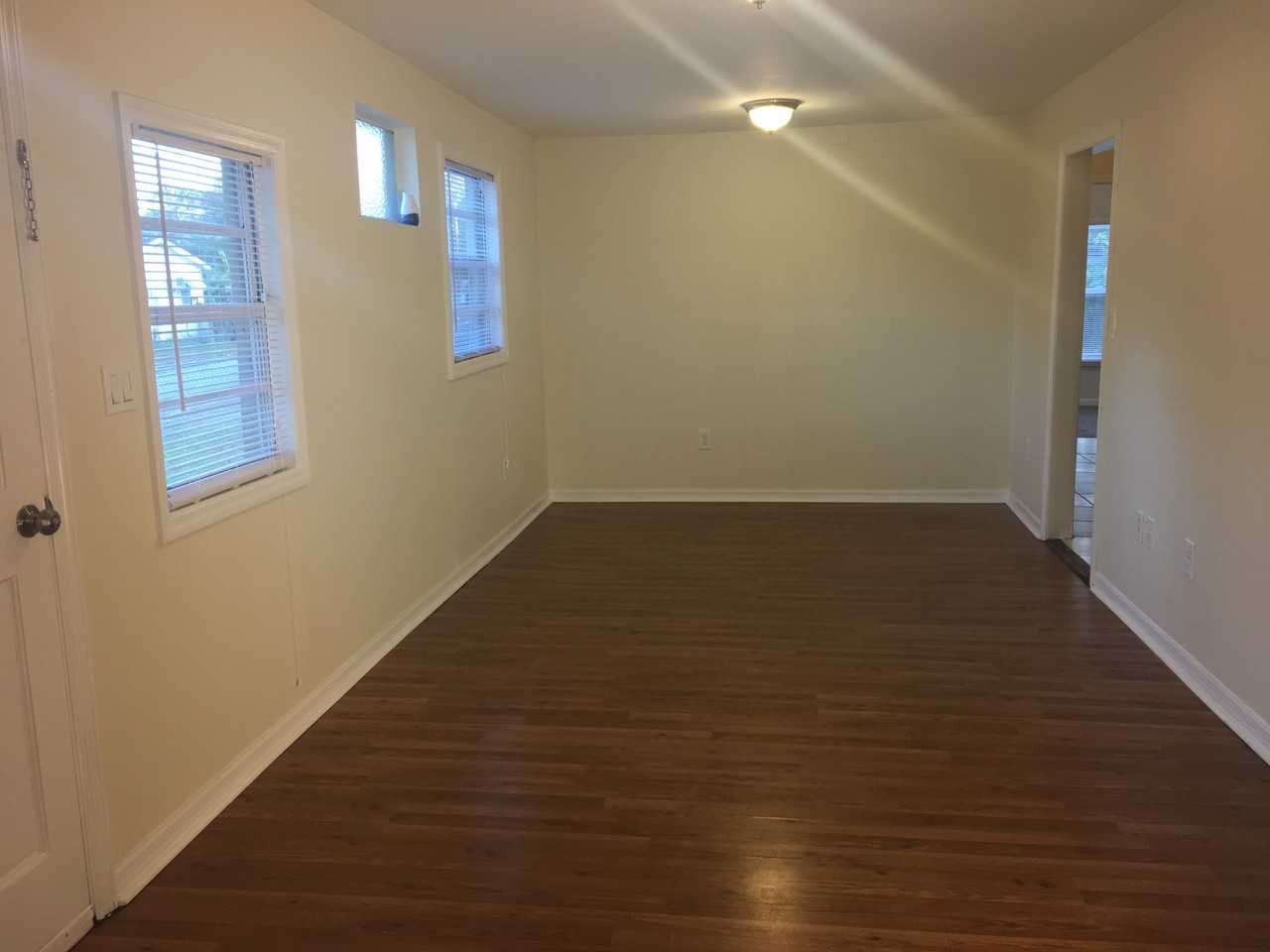 1615 E Poinsettia Ave - Photo 2 of 11