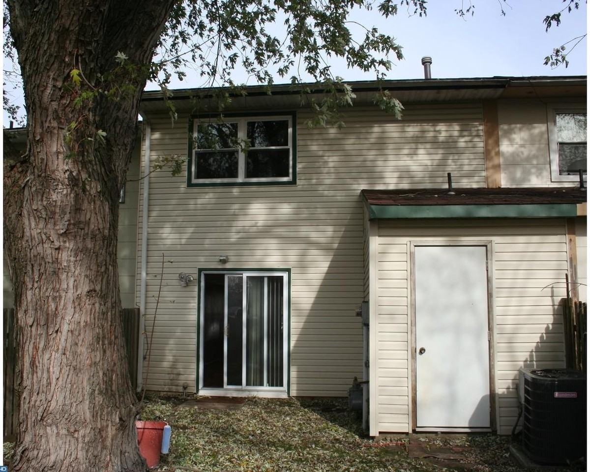 8 Vernon Ct - Photo 2 of 16
