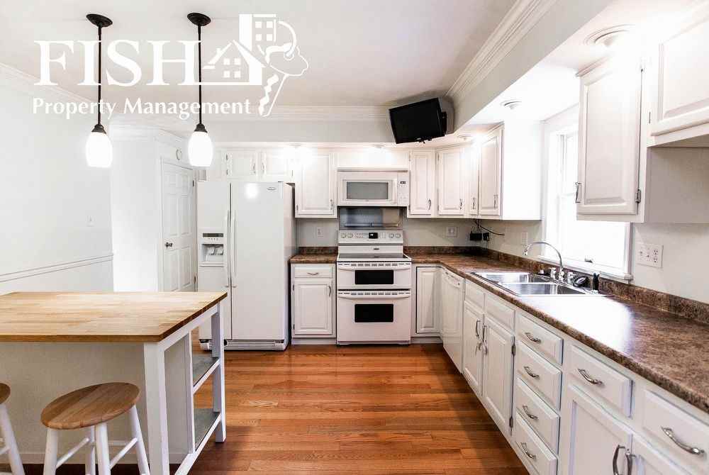 2899 Euclid Avenue - Photo 2 of 40