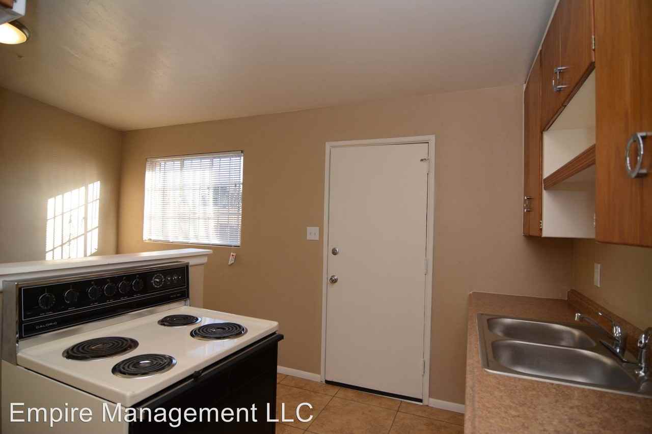 5502 E 1st St - Photo 3 of 11