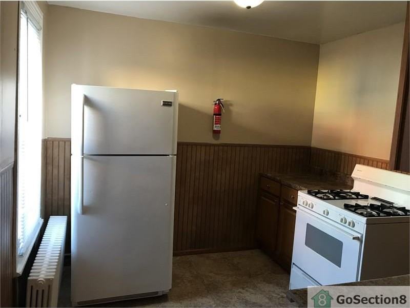 739 Moss St - Photo 2 of 13