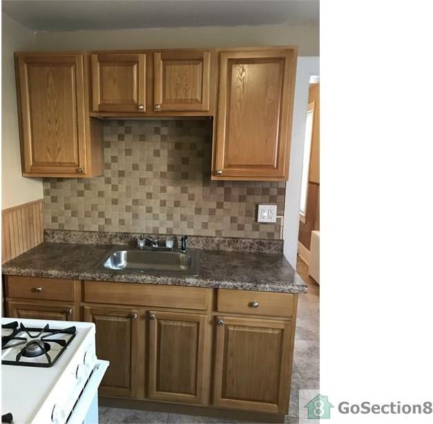 739 Moss St - Photo 3 of 13