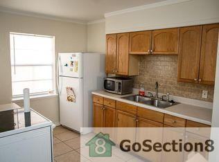 914 Chevez Dr - Photo 3 of 4