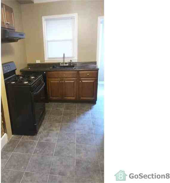 2503 McCulloh St - Photo 2 of 5