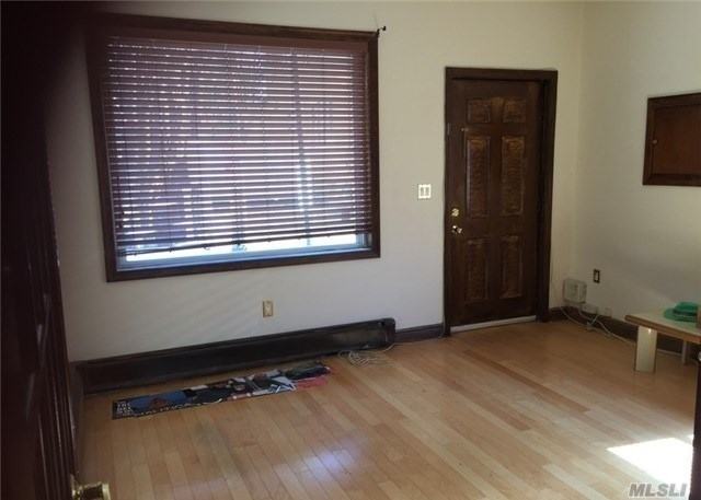 4 Bank St - Photo 2 of 8