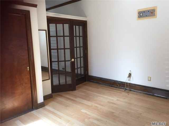 4 Bank St - Photo 3 of 8