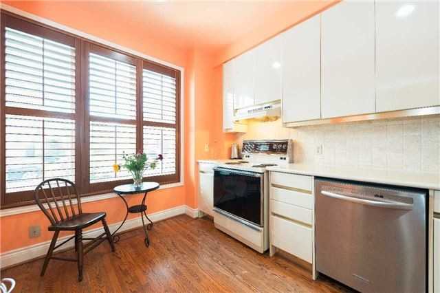 458 Woburn Avenue - Photo 3 of 24