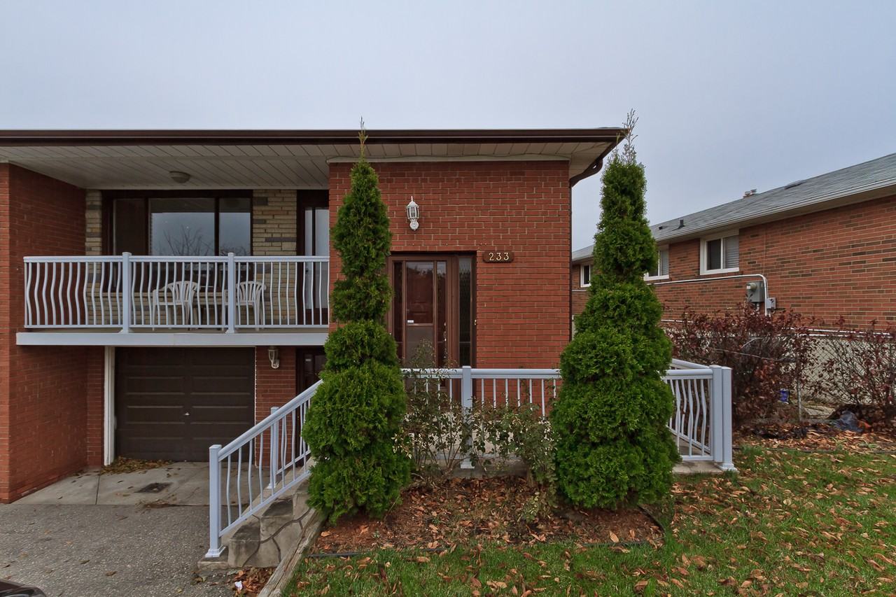 Norfinch Dr & Steeles Ave W, Toronto, ON M3N 2S4 3 Bedroom House for