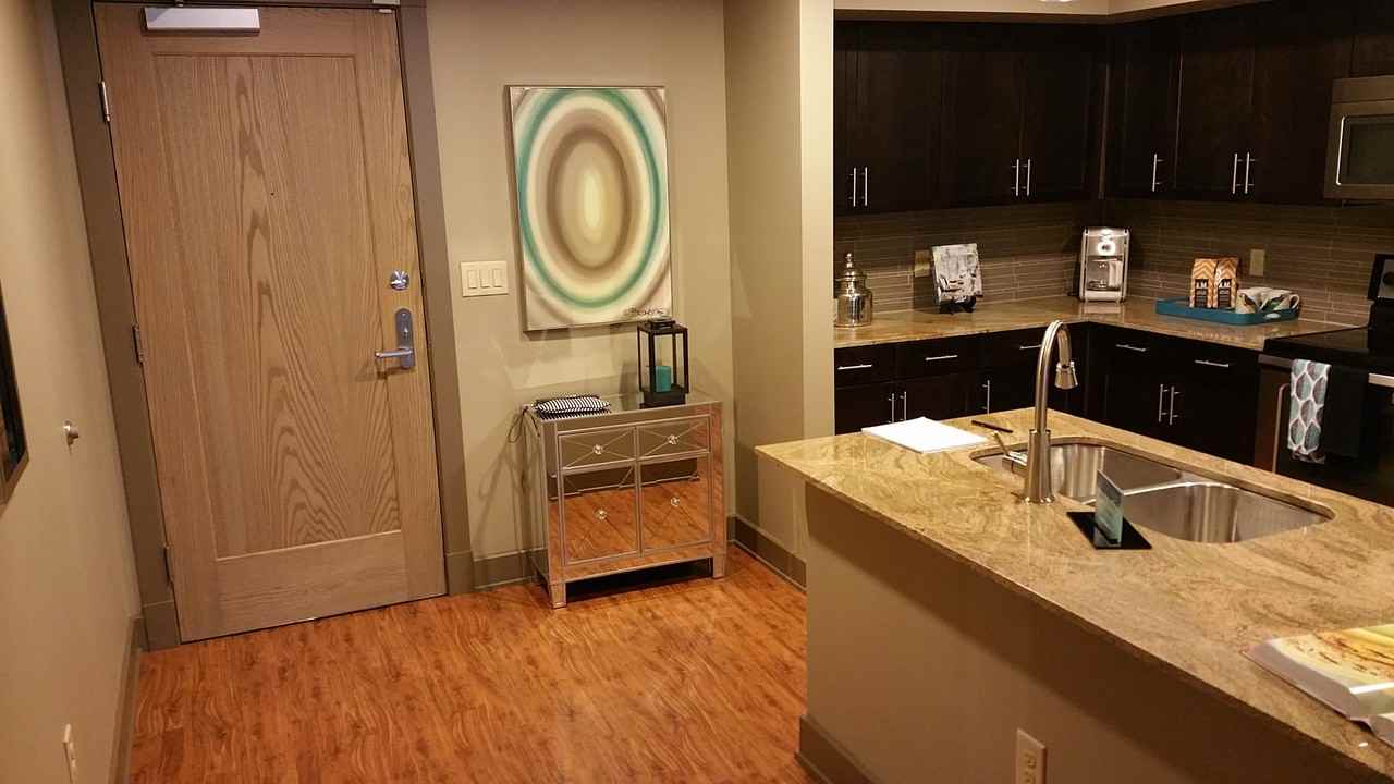 1404 E Riverside Dr #D307 - Photo 3 of 7