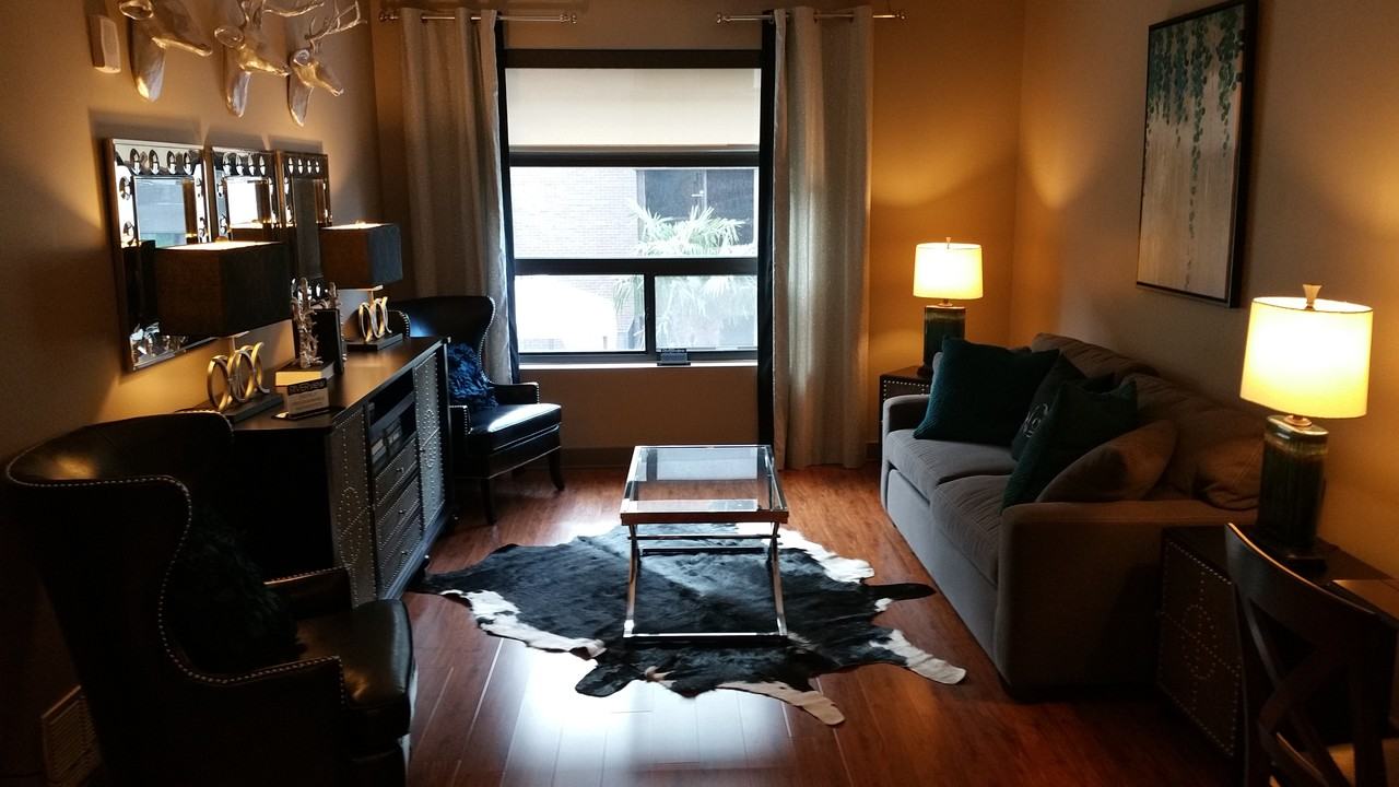 1404 E Riverside Dr #D307 - Photo 2 of 7