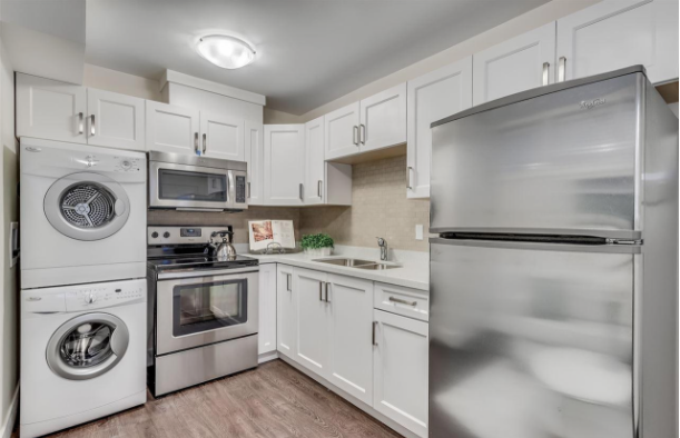 E 40th Ave & Dundee St.