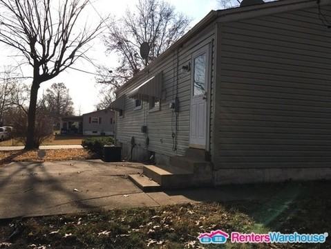 11940 Raymond Ave - Photo 2 of 9