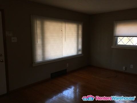 11940 Raymond Ave - Photo 3 of 9