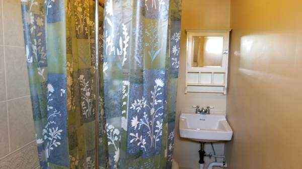 151 School St #b - Photo 3 of 6