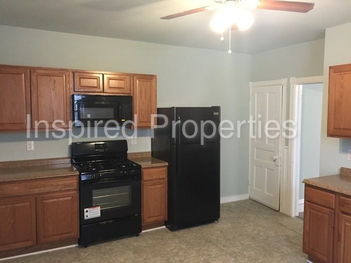 316 Somerset St - Photo 3 of 12