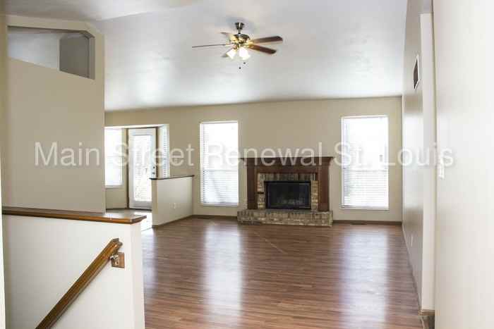 3837 Kentucky Derby Dr - Photo 2 of 13