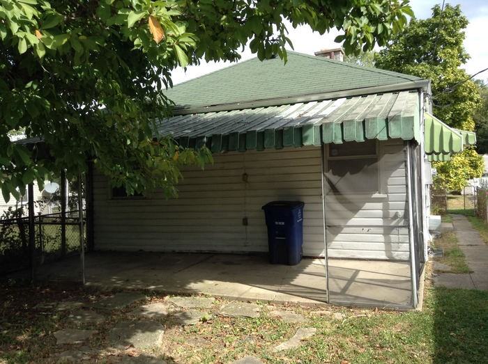 521 Bassett Ave - Photo 3 of 12