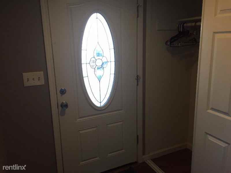 41700 Denise St - Photo 2 of 8