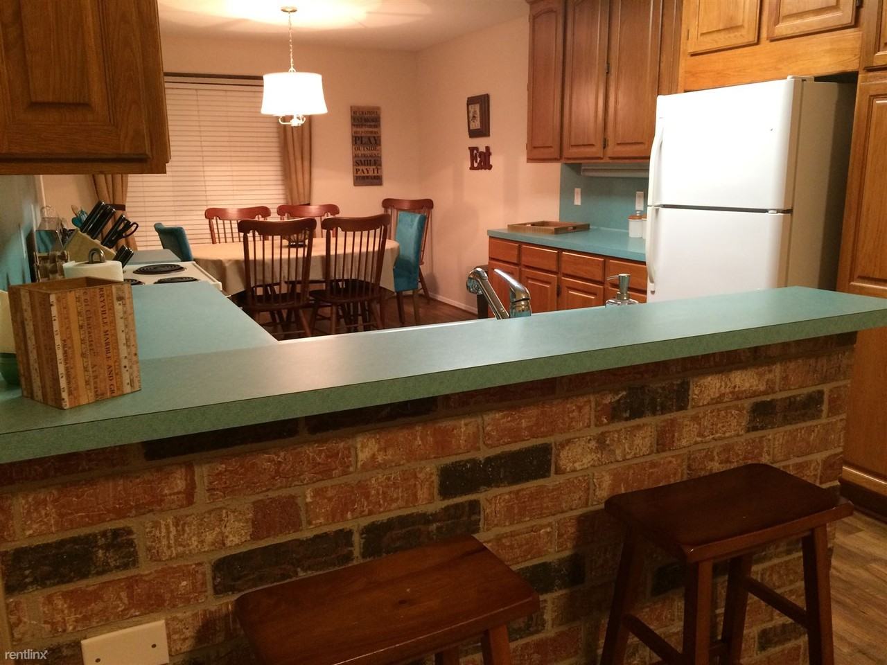 1216 Glade St - Photo 2 of 16