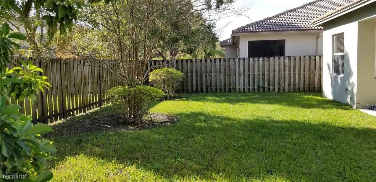 19130 Stonebrook St #1 - Photo 3 of 28