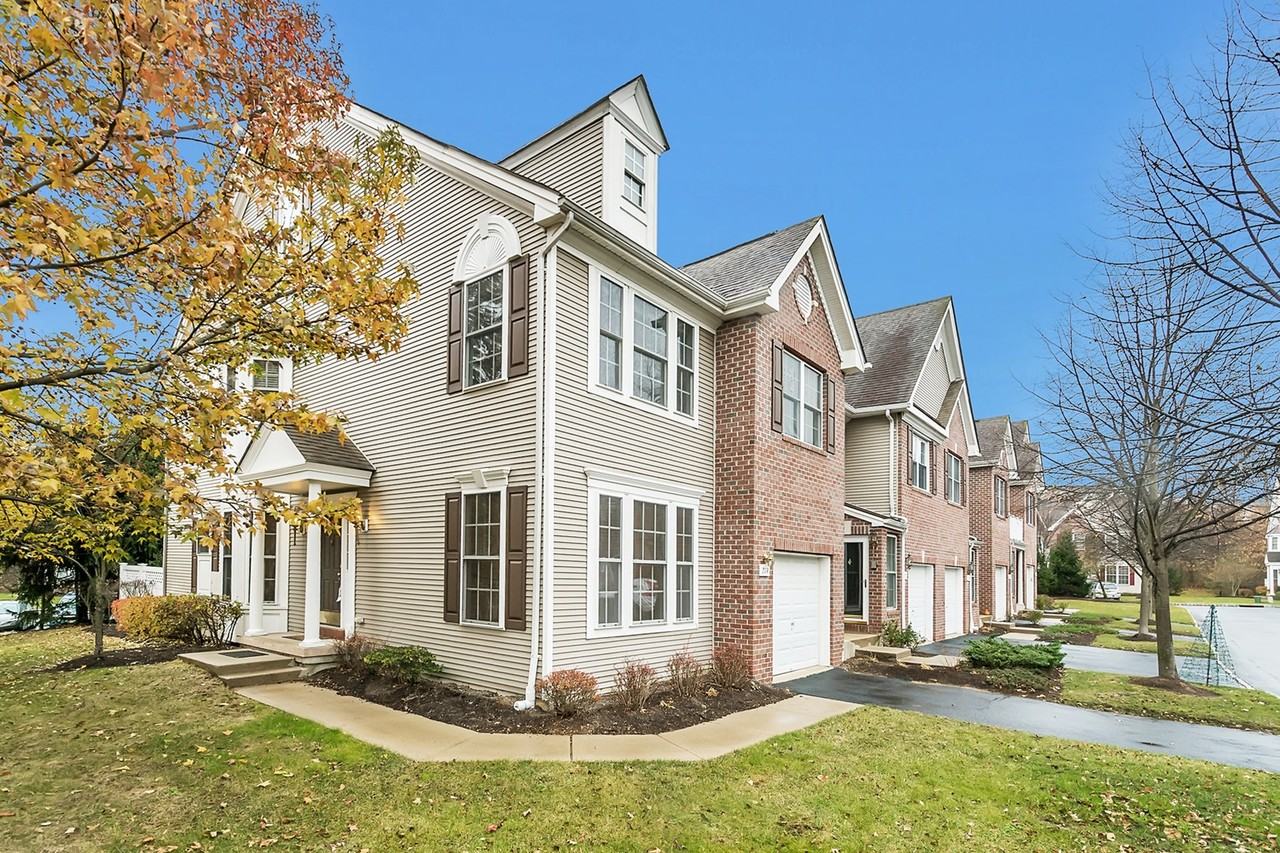 219 Satinwood Dr - Photo 2 of 25