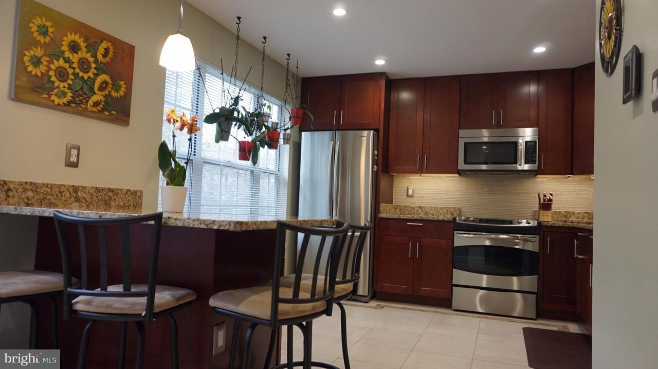 10354 College Square - Photo 2 of 23