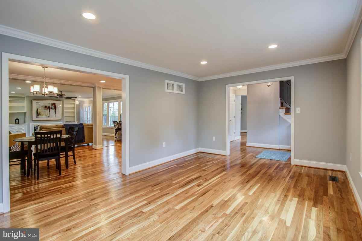 2206 Londonderry Rd - Photo 2 of 29