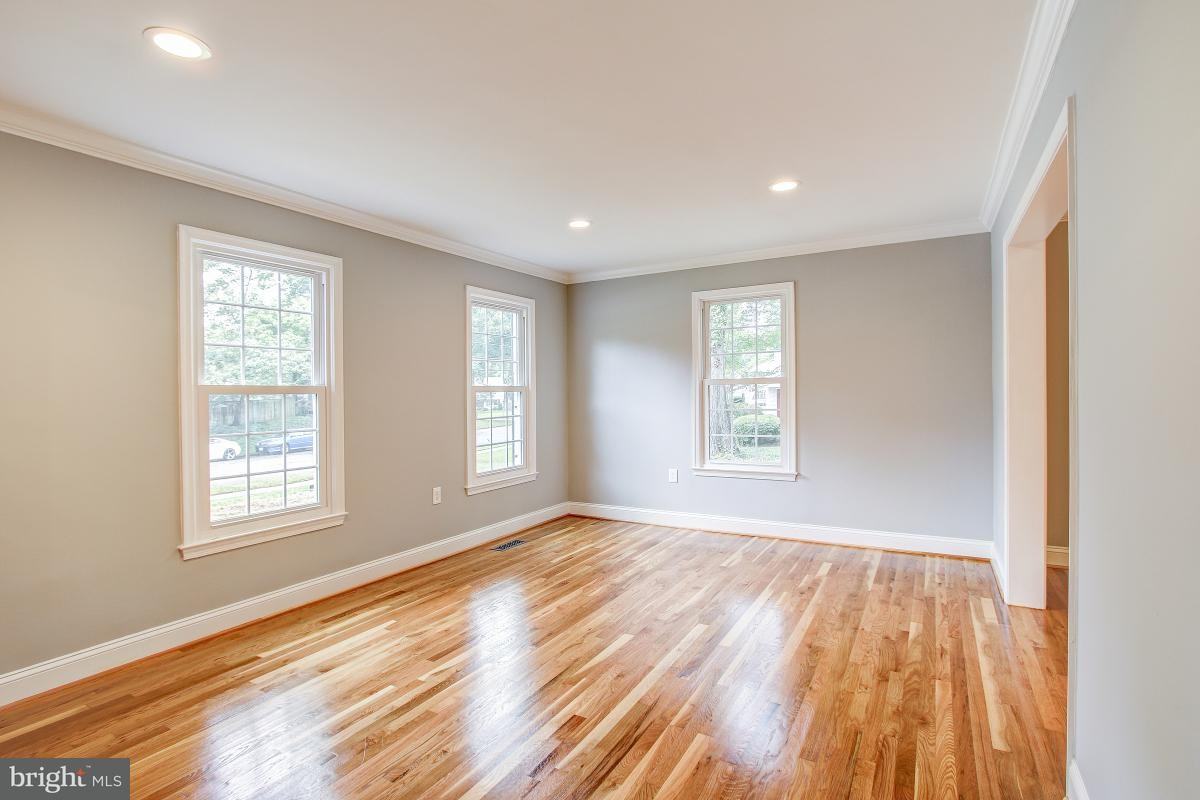 2206 Londonderry Rd - Photo 3 of 29