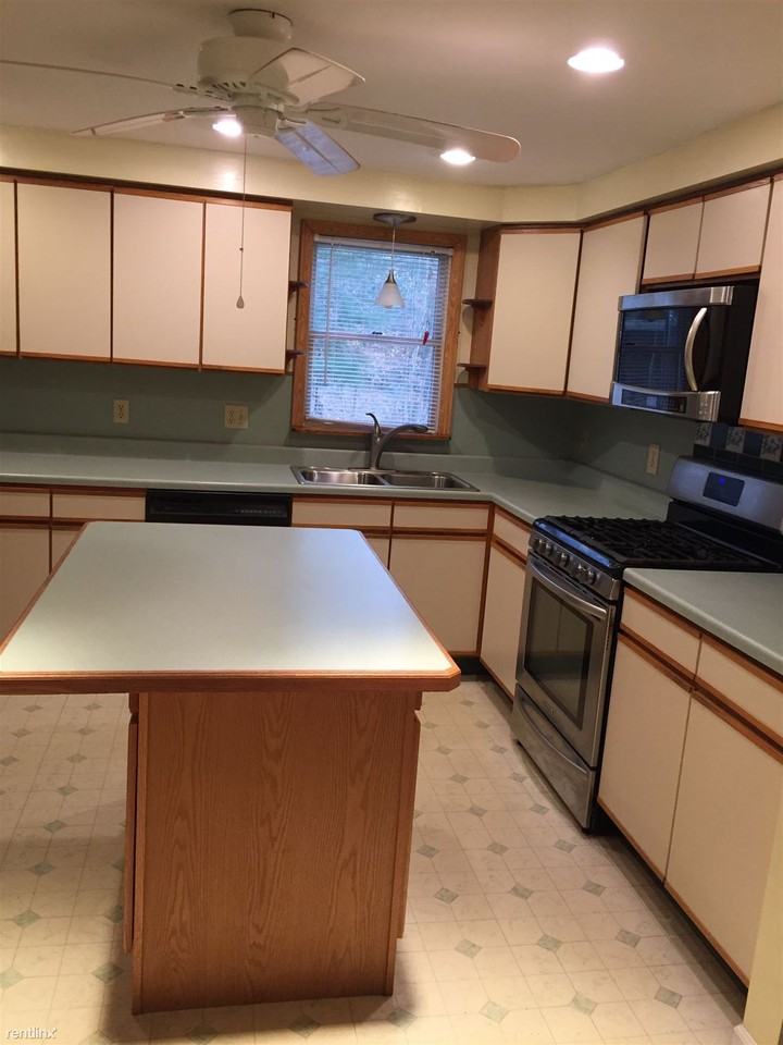 548 Galley Hill Rd - Photo 3 of 10