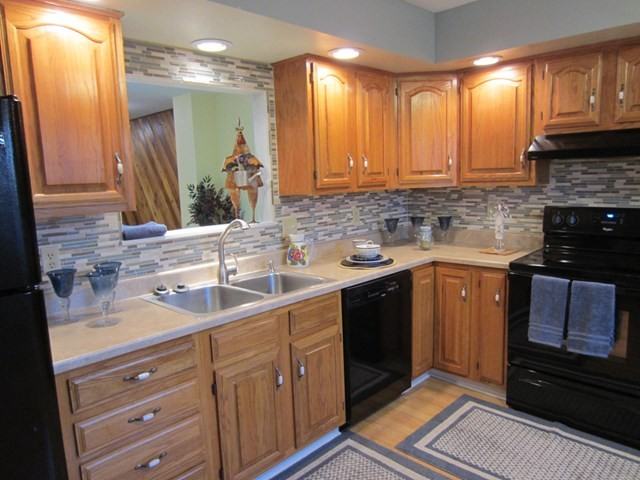 320 Ridgewood Dr - Photo 2 of 17