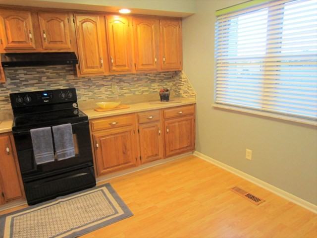320 Ridgewood Dr - Photo 3 of 17