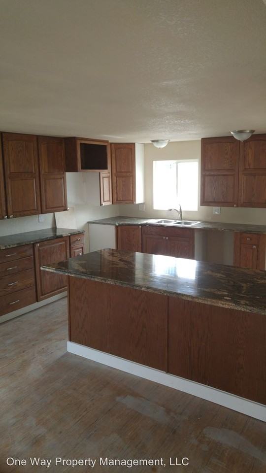 715 1st Ave - Photo 2 of 3