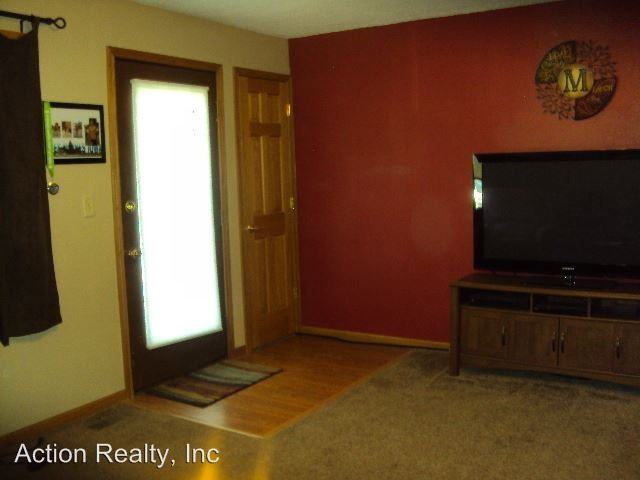 1904 N 22nd St - Photo 3 of 23