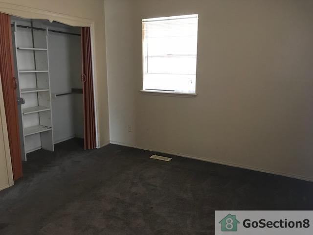 9120 NE 46th St - Photo 3 of 6