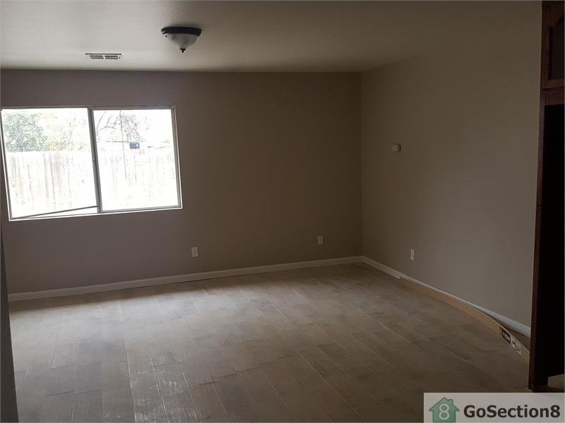 2039 Oregon St - Photo 3 of 12