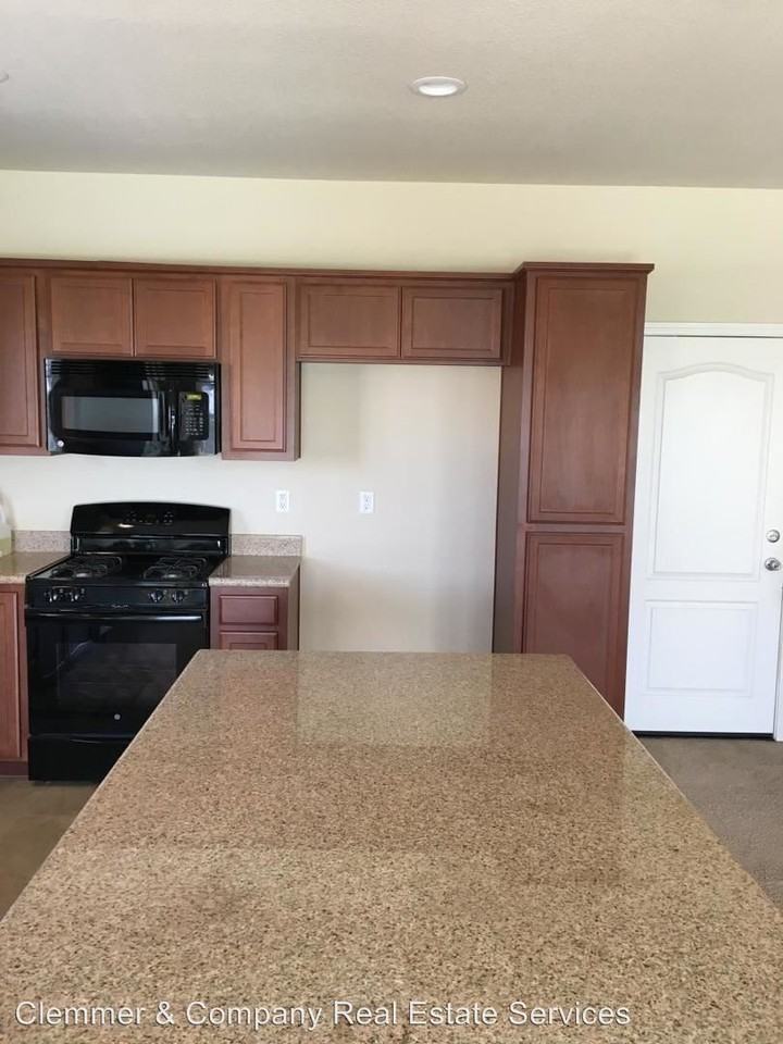 6705 Newquist Dr - Photo 3 of 14