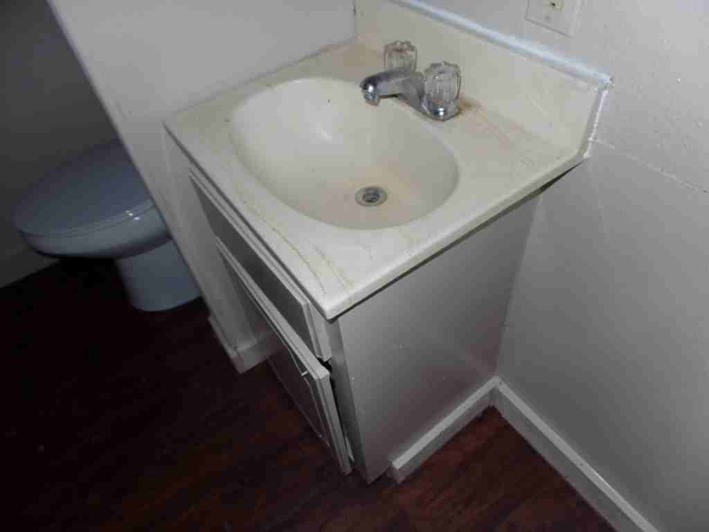 608 W 4th St - Photo 3 of 6