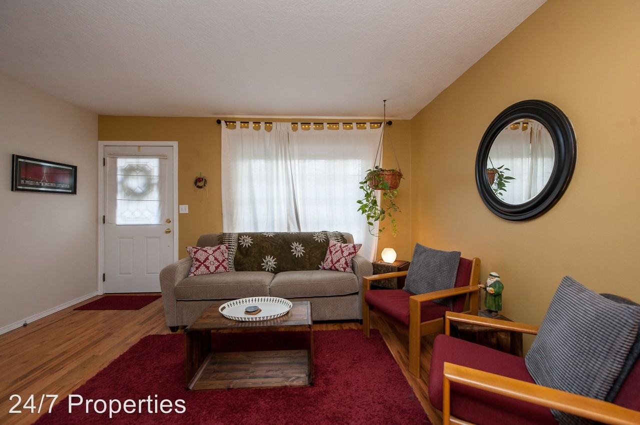 5066 SE Rainbow Ln - Photo 2 of 10