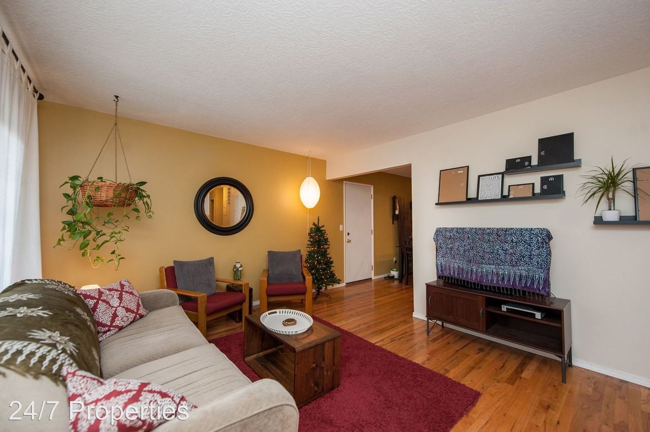 5066 SE Rainbow Ln - Photo 3 of 10