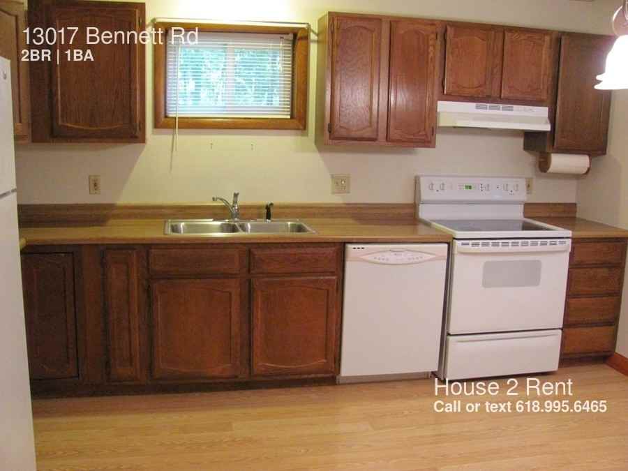 13017 Bennett Rd - Photo 2 of 10